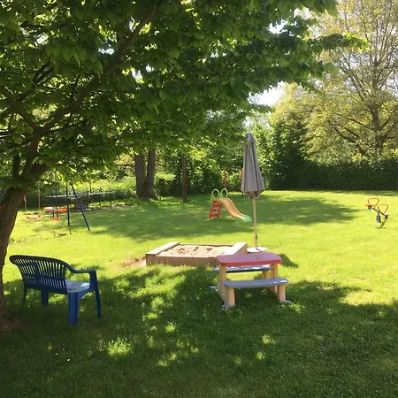 Kinderfreundliches-ferienhaus-mit-grosser-spielwiese * Marktgraitz