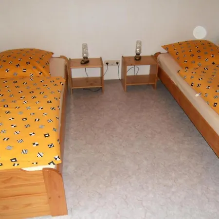 Holiday home Kinderfreundliches-ferienhaus-mit-grosser-spielwiese *