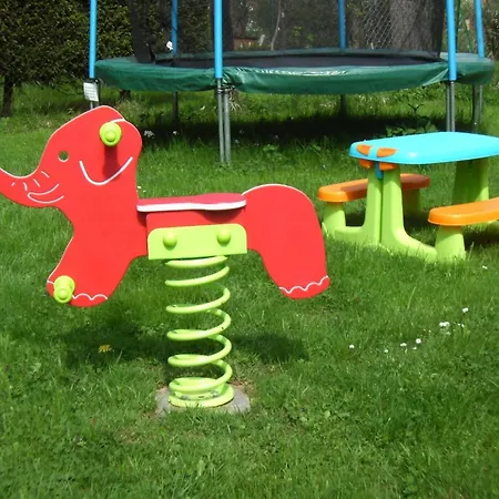 Holiday home Kinderfreundliches-ferienhaus-mit-grosser-spielwiese