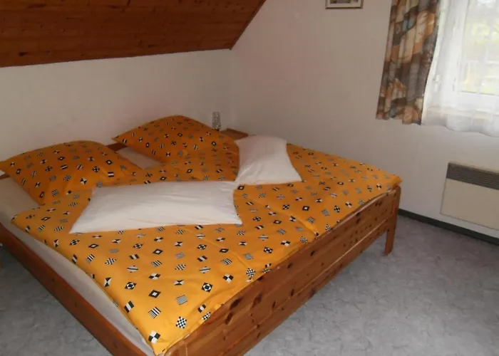 Kinderfreundliches-ferienhaus-mit-grosser-spielwiese